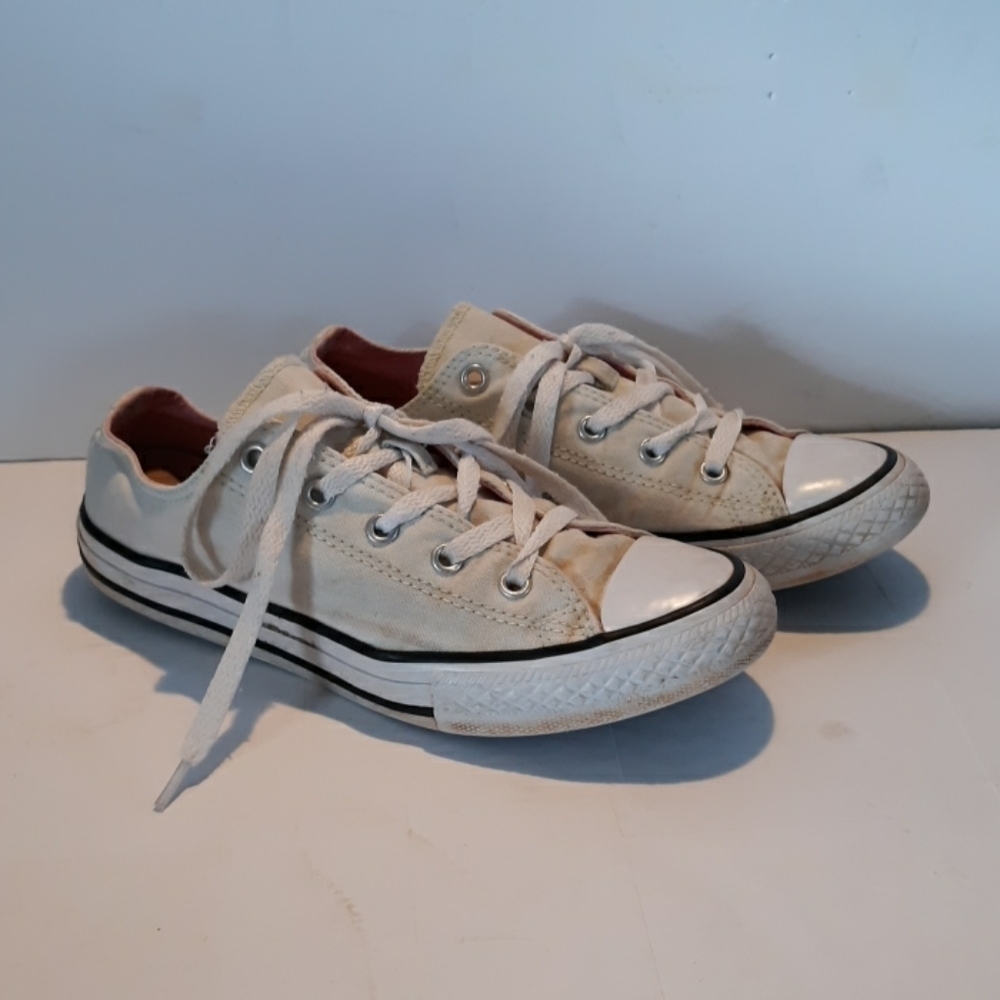 Converse dingy white well loved